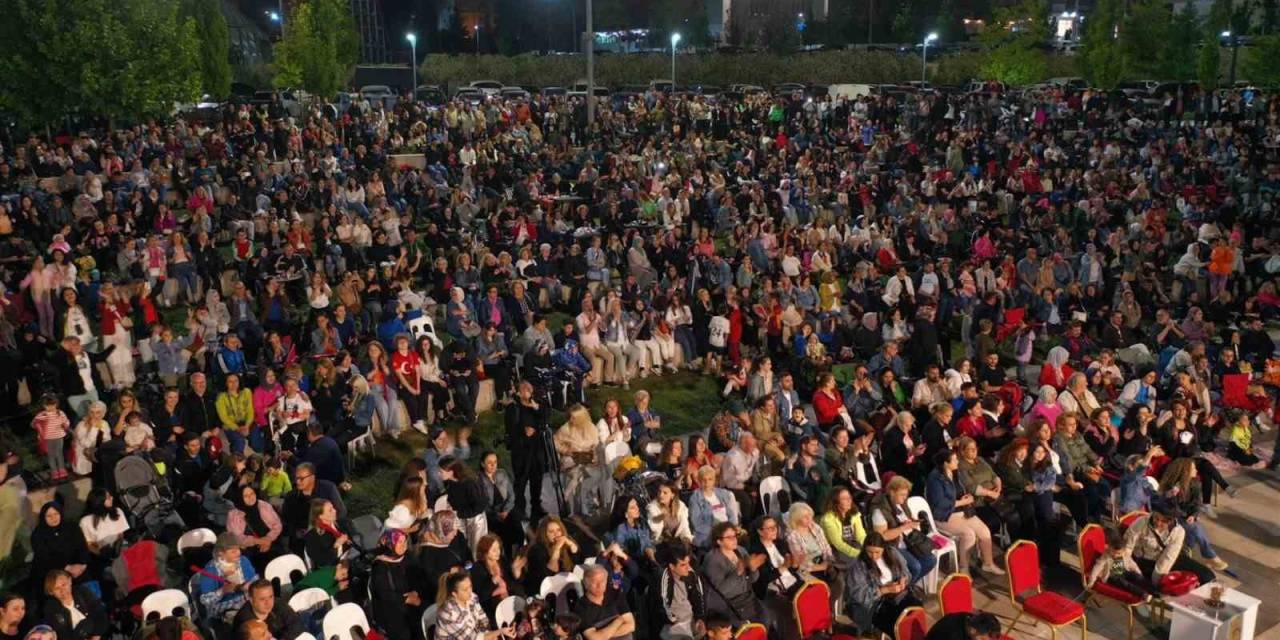 Balıkesir’de Gençlik Festivali Konserleri Büyük İlgi Gördü