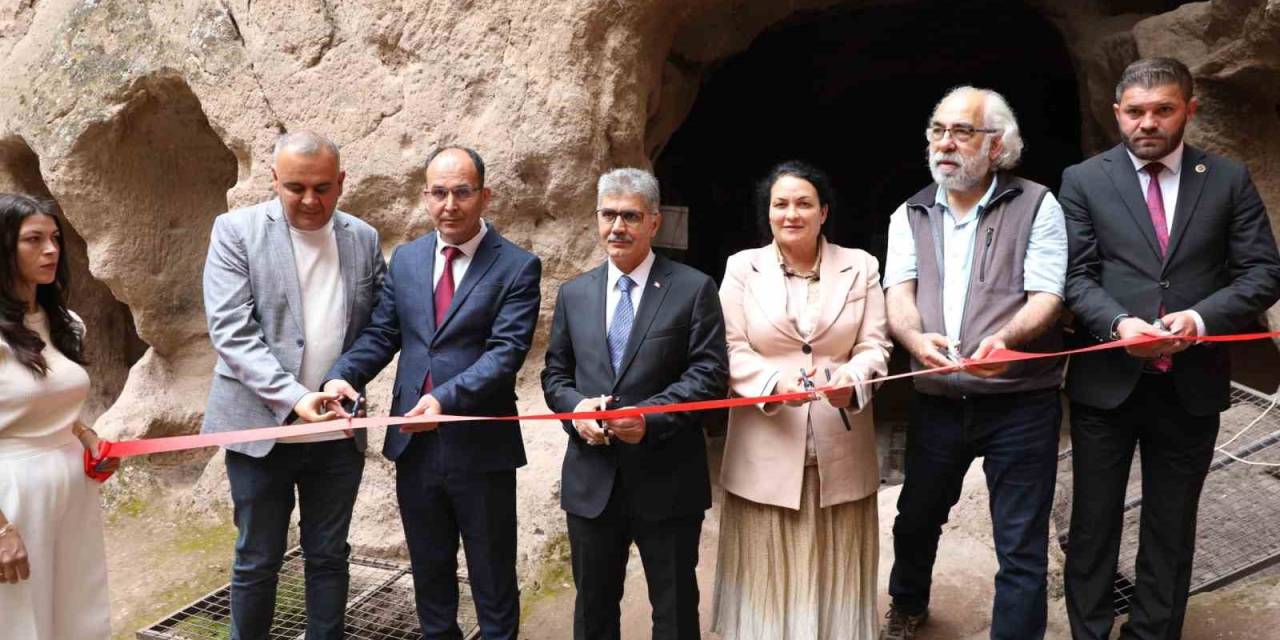 Tarihi Gümüşler Manastırı’nda Karakalem Resim Sergisi