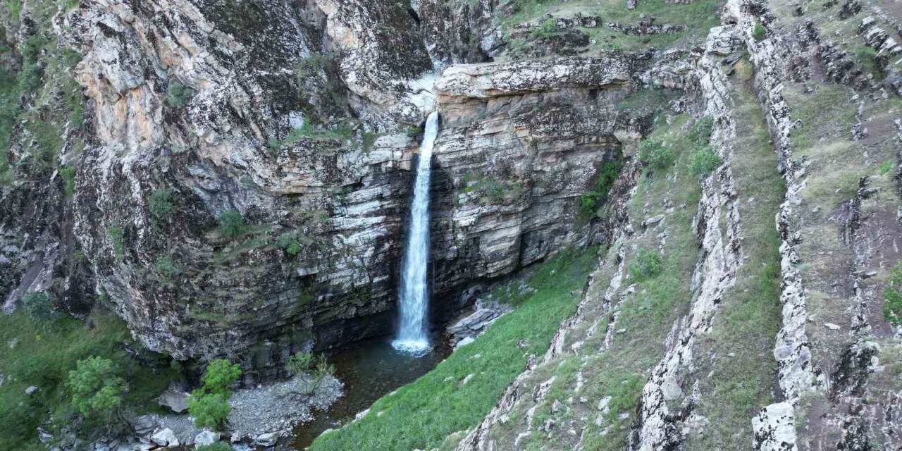 Beytüşşebap İlçesinde Dev Kanyon Ve Şelale Havadan Görüntülendi