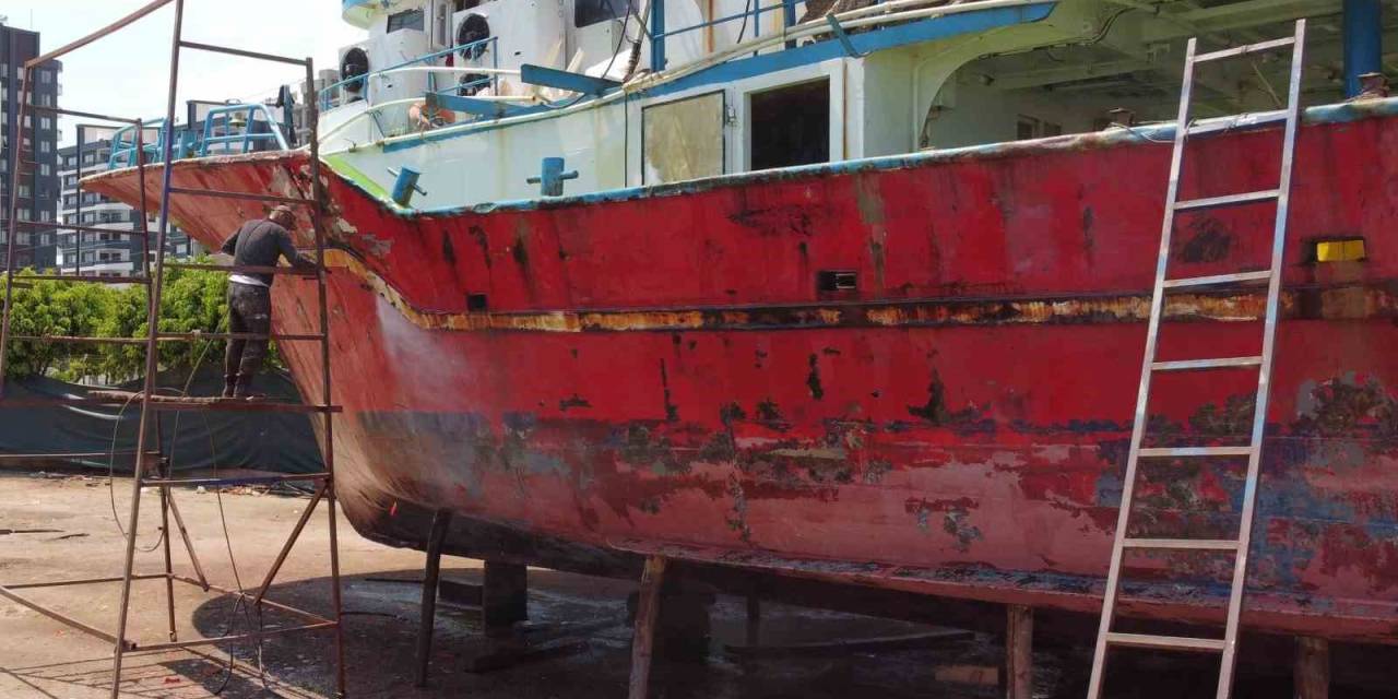 Akdeniz’in Balıkçıları, Ekmek Teknelerini Bakıma Aldı