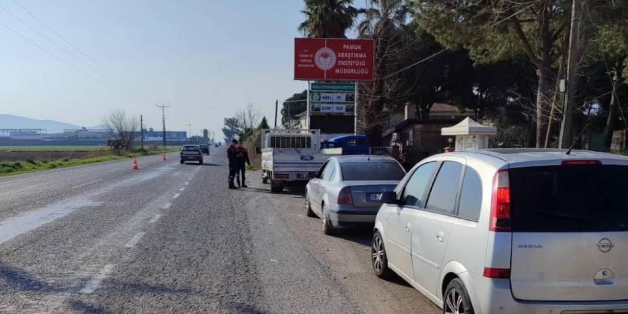 Durdurulan Minibüste 16 Düzensiz Göçmen Yakalandı