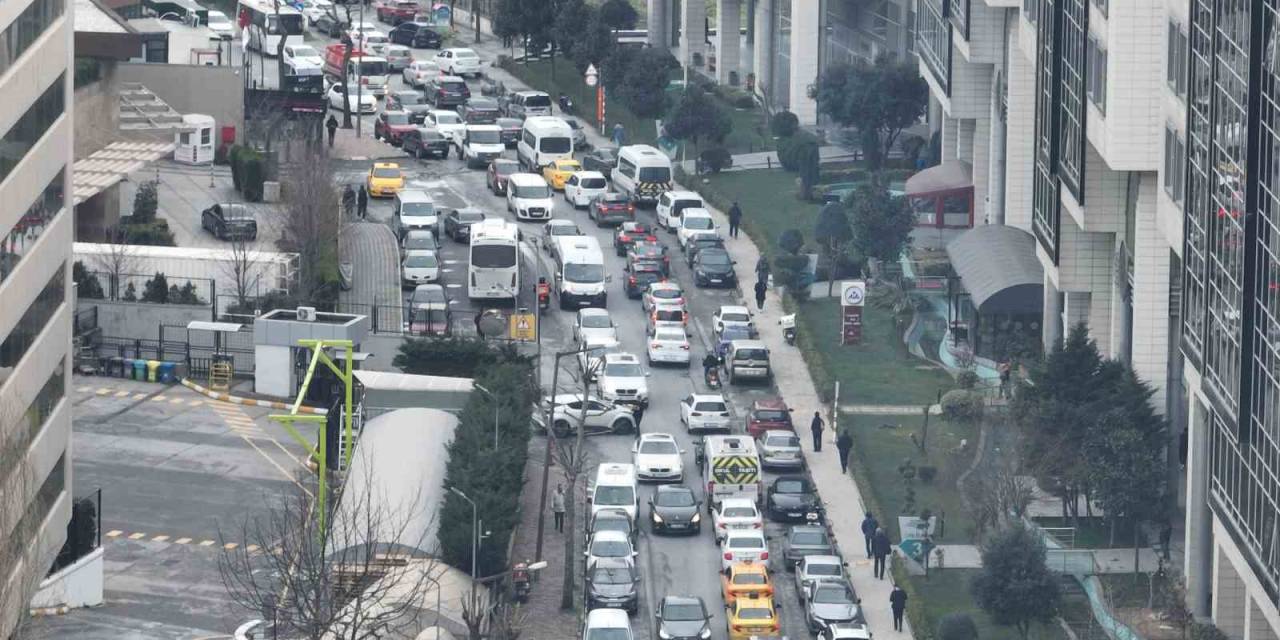 İstanbul’da Taşıt Yoğunluğu Dikkat Çekiyor, 53 İlin Toplamı Kadar Araç Trafiğe Kayıtlı