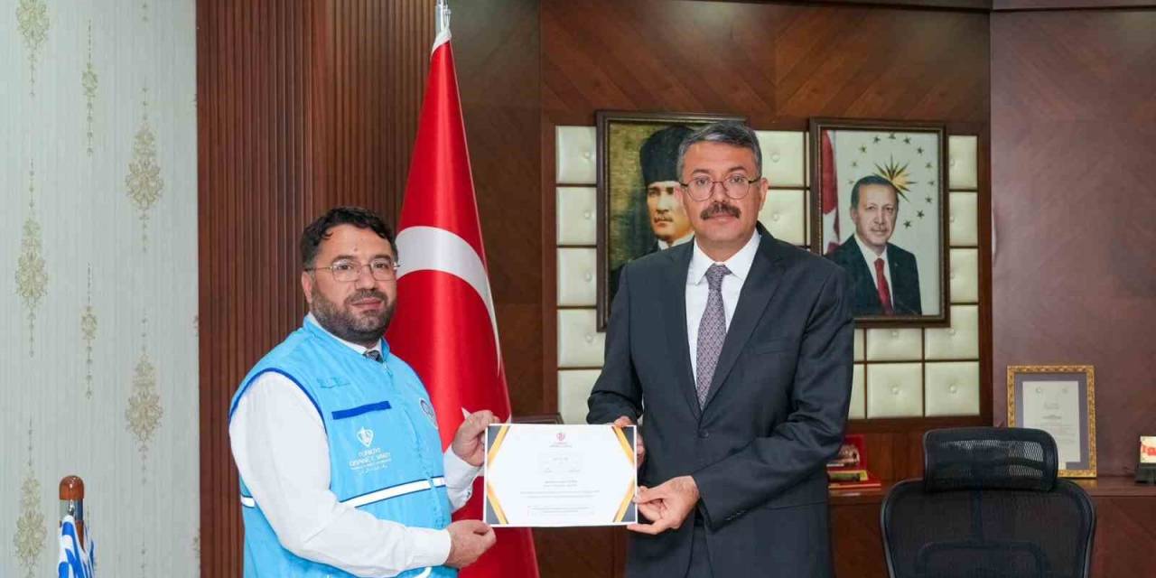 Vali Çelik Vekaleten Kurban Bağışında Bulundu