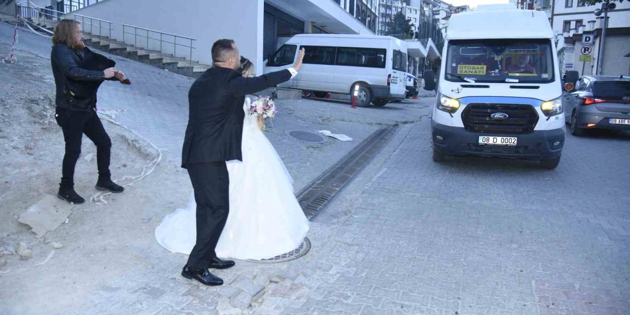 Artvin’de Gelin Ve Damat Düğünlerine Dolmuşla Gitti