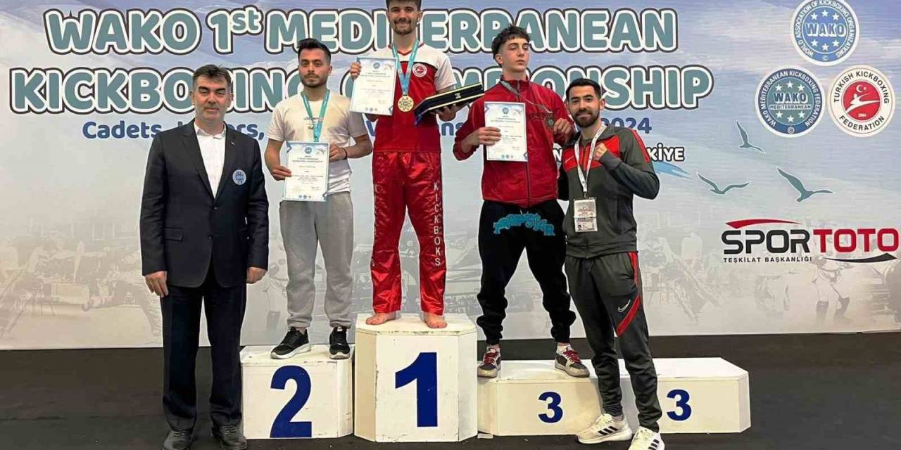 Körfezli Burak, 1. Akdeniz Kick Boks Şampiyonu Oldu