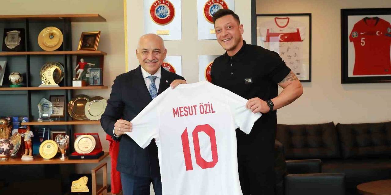 Mesut Özil’den Tff Başkanı Mehmet Büyükekşi’ye Ziyaret