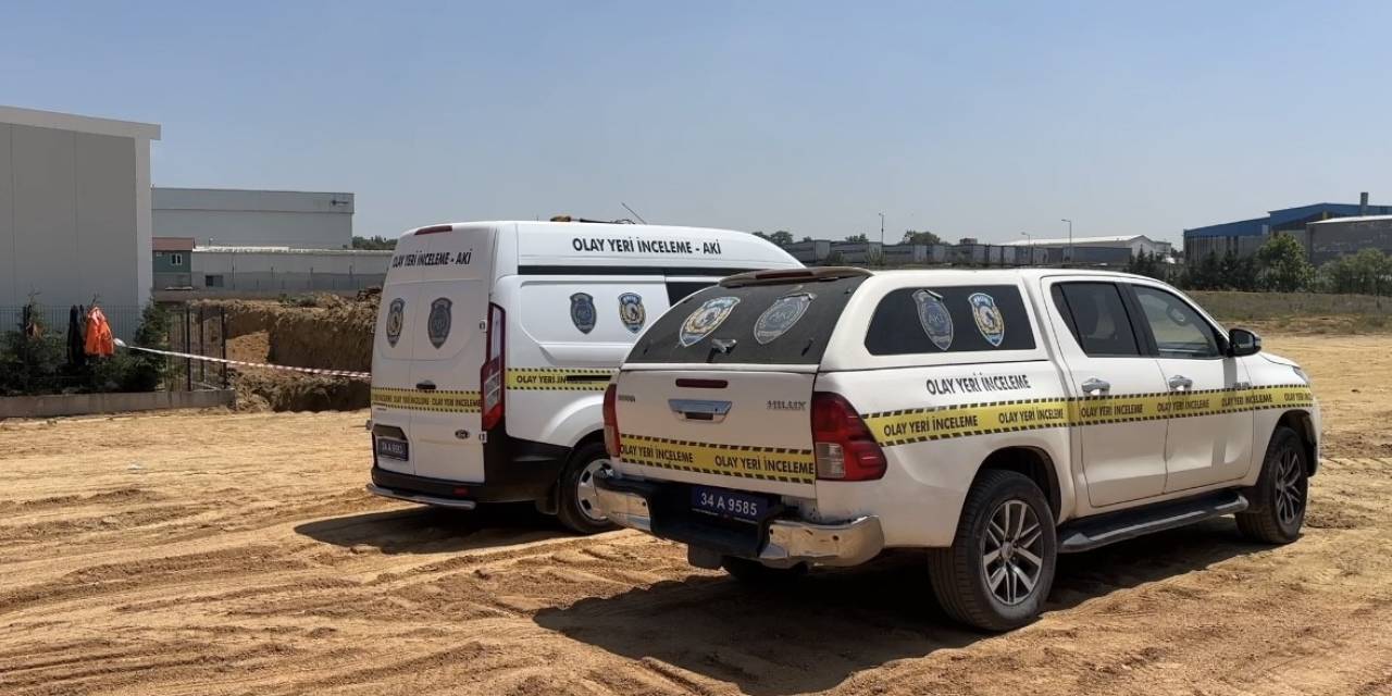 Tuzla’da Sanayi Sitesinde Toprak Kayması : 2 İşçi Kurtarıldı