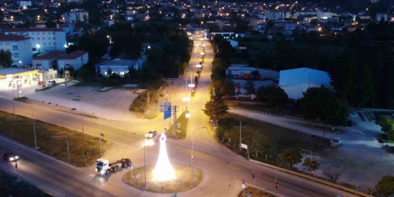 İnönü Ay Yıldızla Süslendi