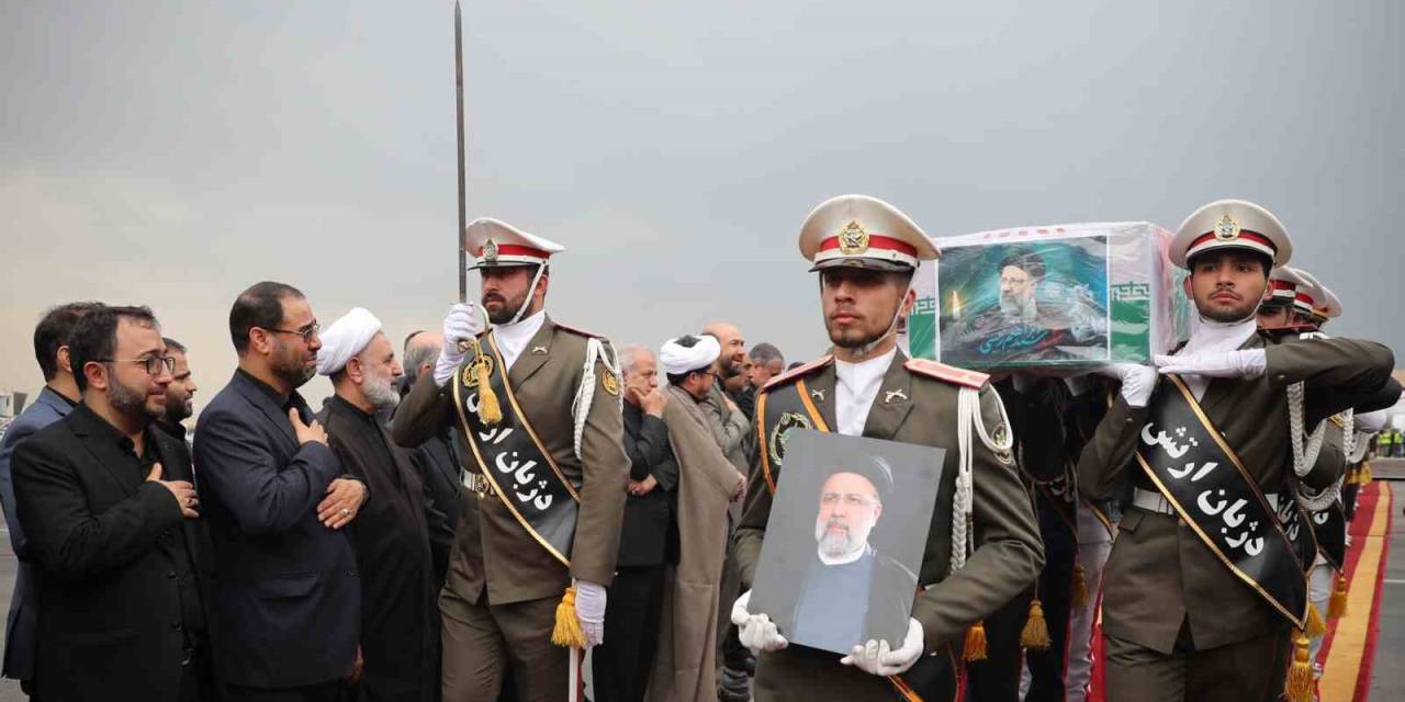 İran Cumhurbaşkanı Reisi İçin Kum Kentinde Cenaze Töreni Düzenlendi