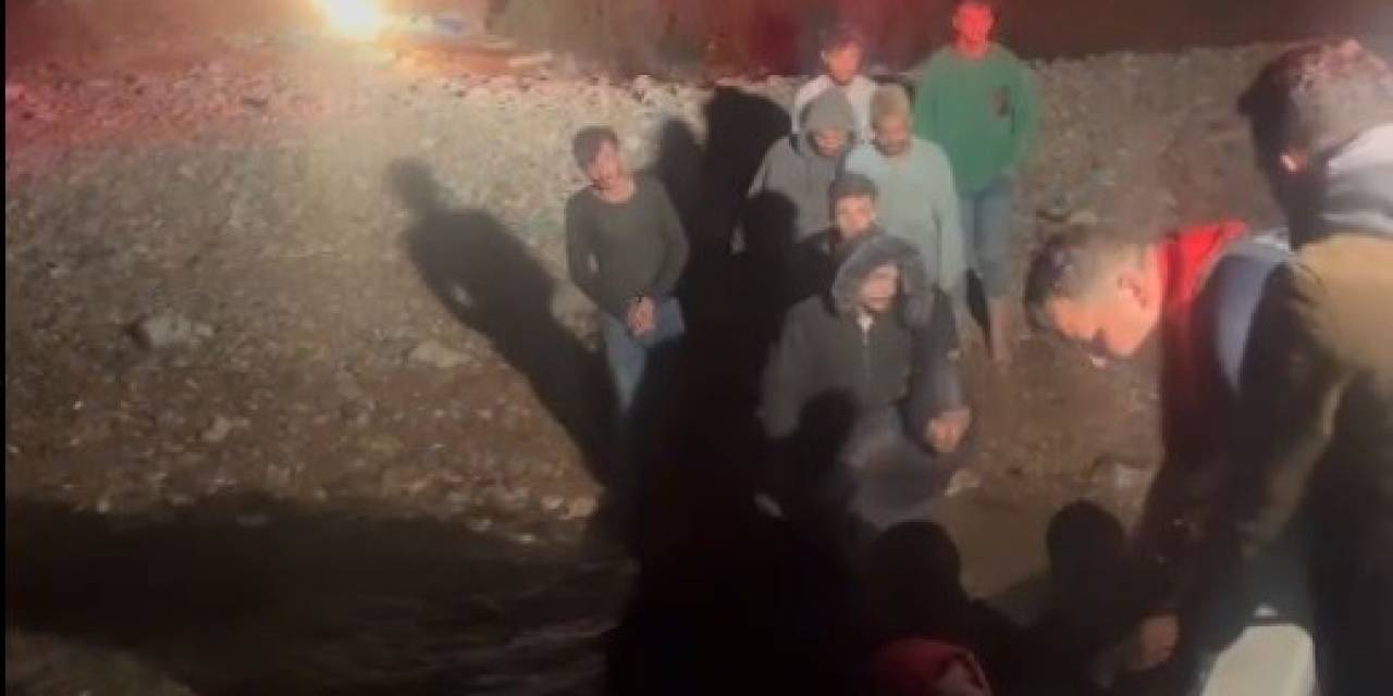 Ege’de Can Pazarı: Can Salında Sürüklenen 17 Göçmen Karaada’ya Sığındı