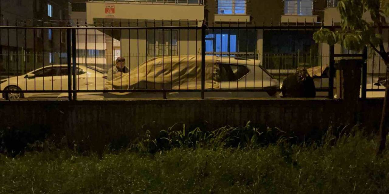 Tatvan’da 10 Dakikalık Sağanak Yolları Dereye Çevirdi