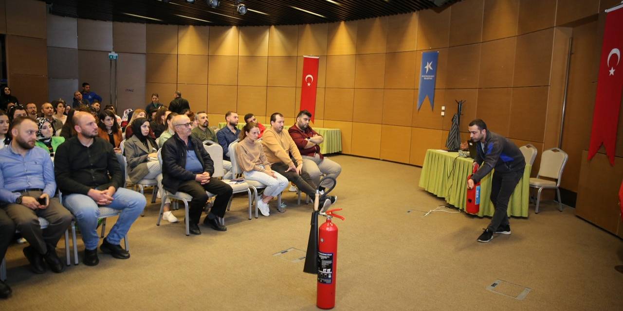 Küçükçekmece Belediyesi Personele Temel Afet Bilinci Eğitimi Düzenledi