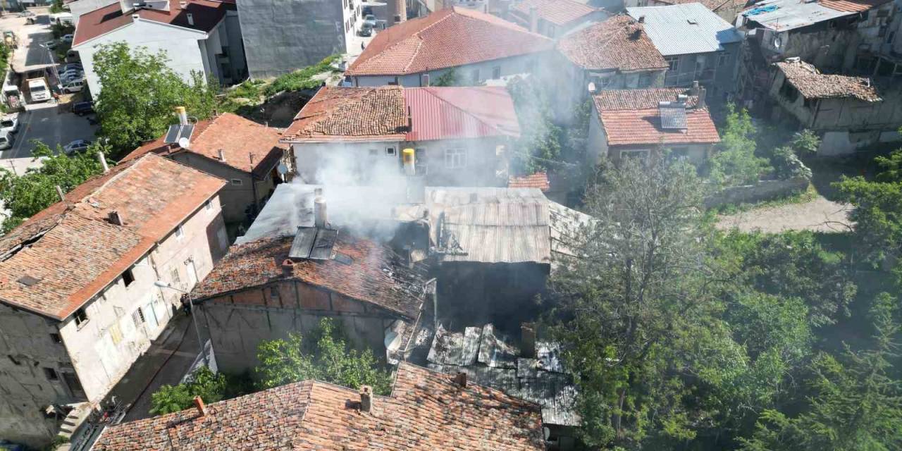 Ev Yangınını Film İzler Gibi İzlediler