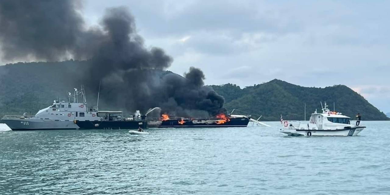 Tayland’da 34 Metrelik Süper Yat Alev Alev Yandı