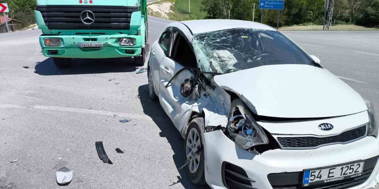 Kamyon İle Otomobil Çarpıştı: 1 Yaralı