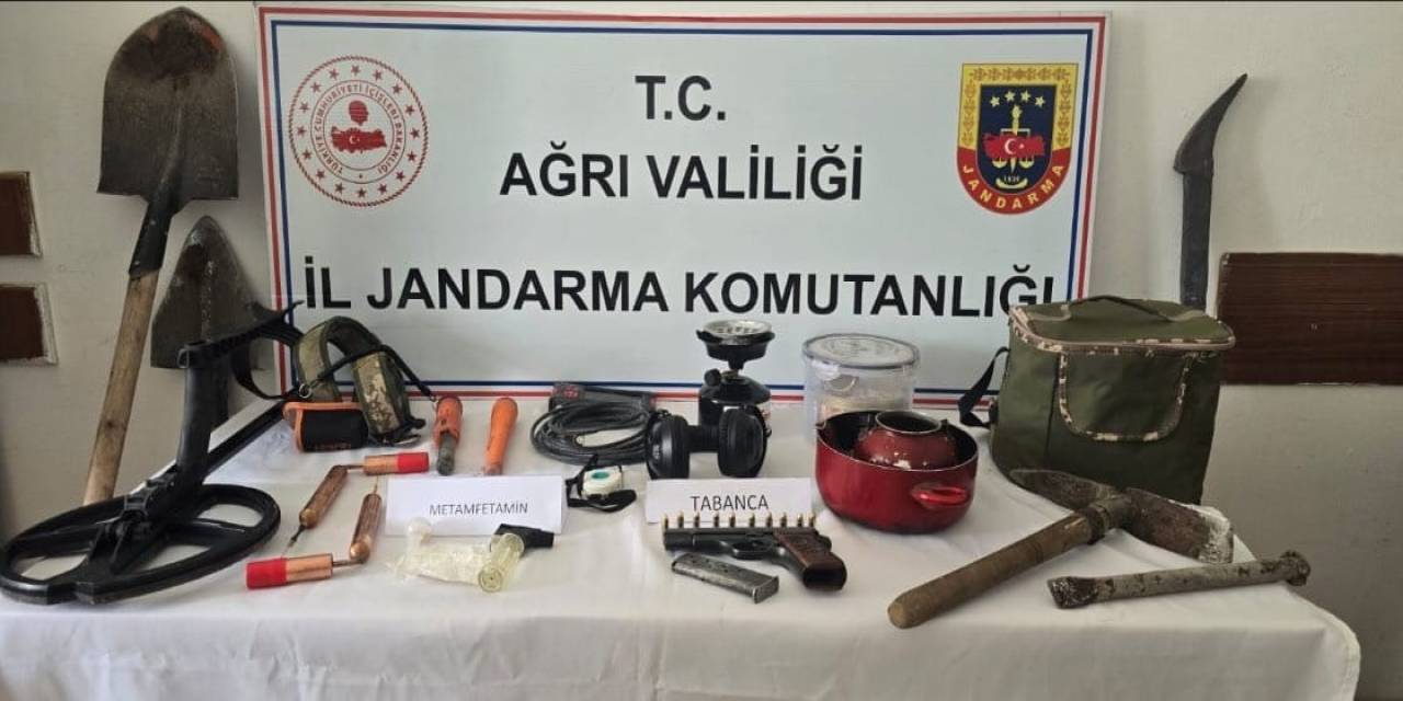 Ağrı’da Kaçak Kazı Yapan Şahıslar Uyuşturucu Ve Silahlar Yakalandı