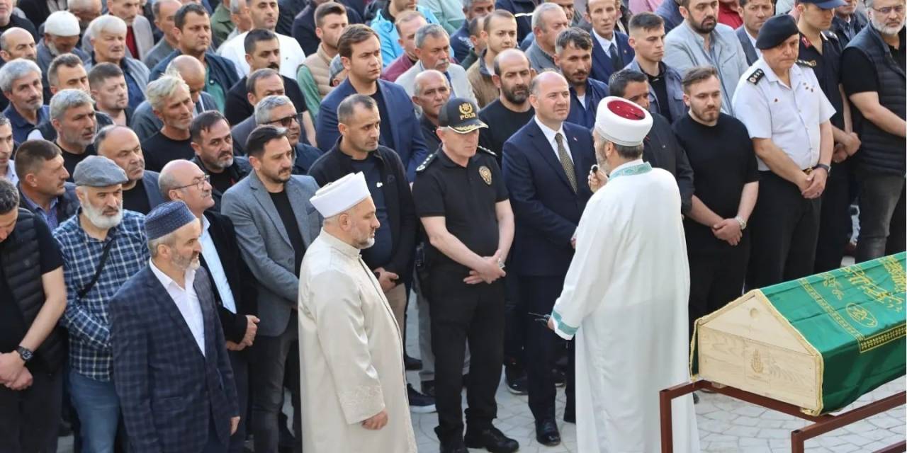 Berkin Elvan’ın Cenaze Töreni Sonrası Çıkan Olaylarda Öldürülen Burak Can’ın Babası Hayatını Kaybetti