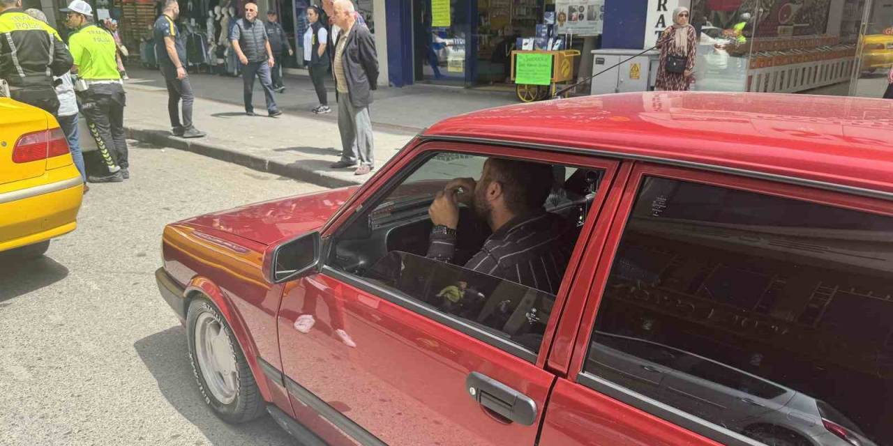 Cam Filminden Ceza Yememek İçin Elleriyle Söktü