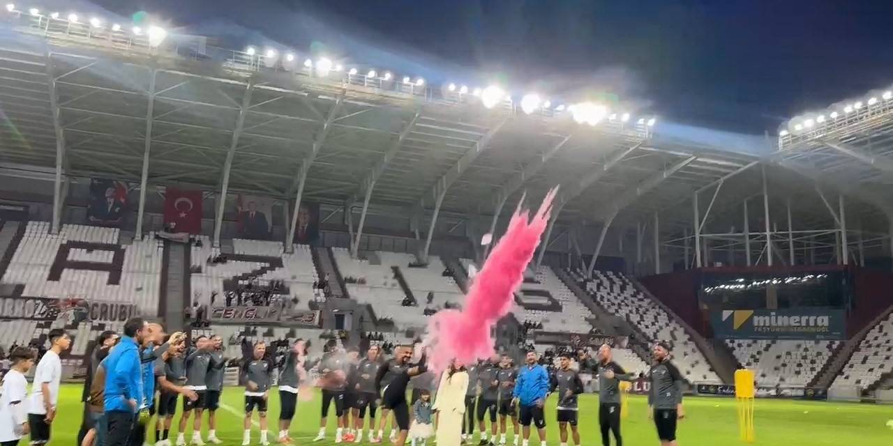 Elazığ Atatürk Stadyumu’nda Sürpriz Parti