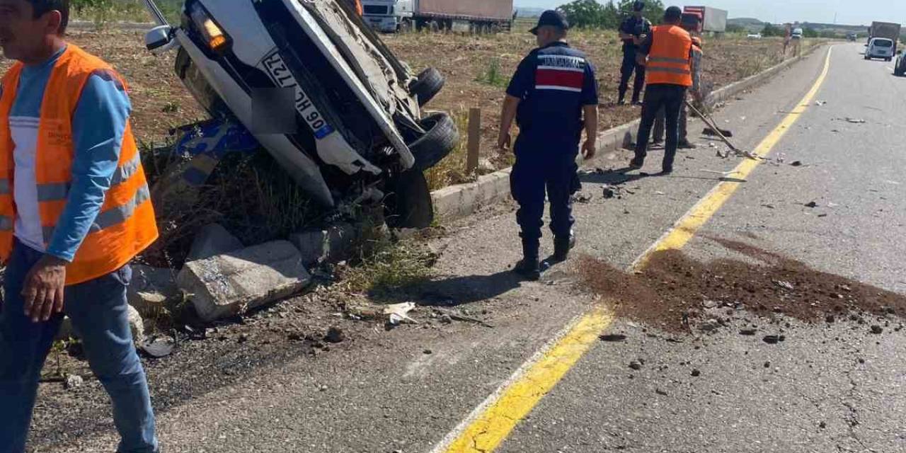 Diyarbakır’da İki Otomobil Kafa Kafaya Çarpıştı: 3 Yaralı