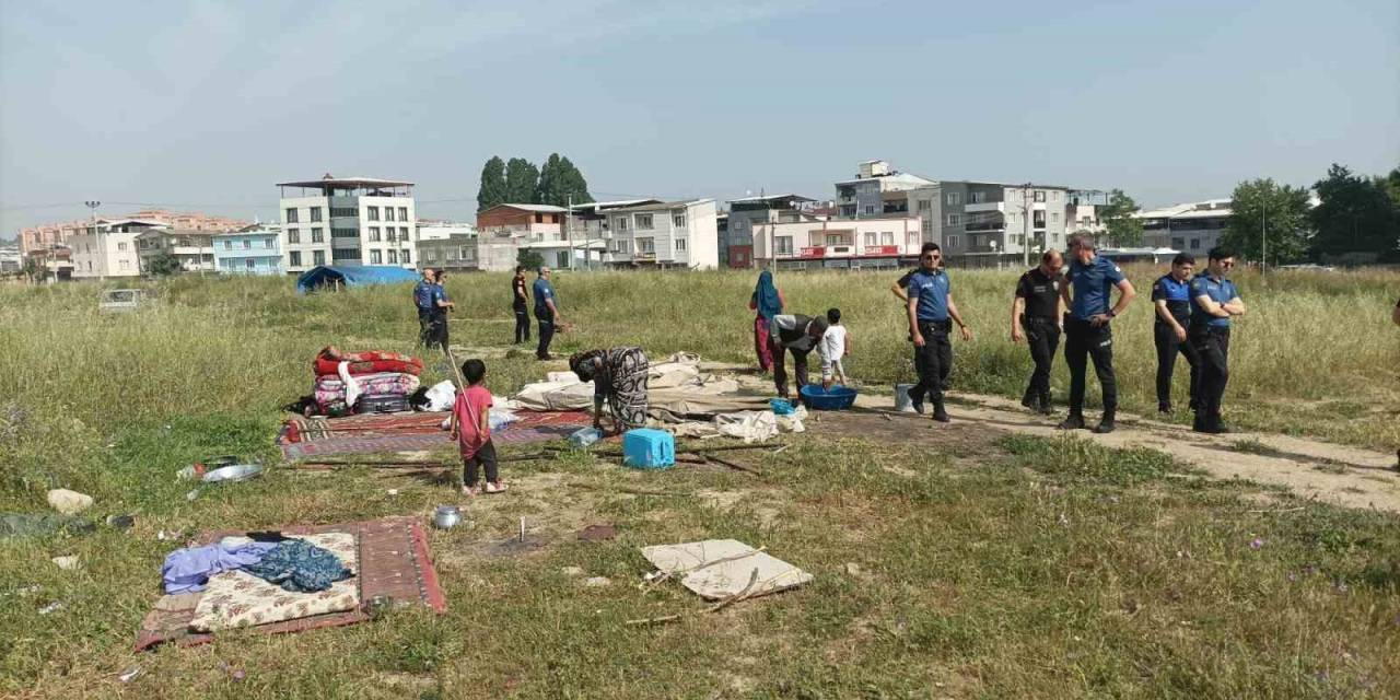 Bursa’da Başıboş Atlar Ve Göçebe Çadırları Toplandı