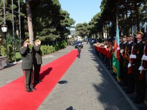Genelkurmay Başkanı Akar, Azerbaycan Savunma Bakanı Hasanov’la Görüştü