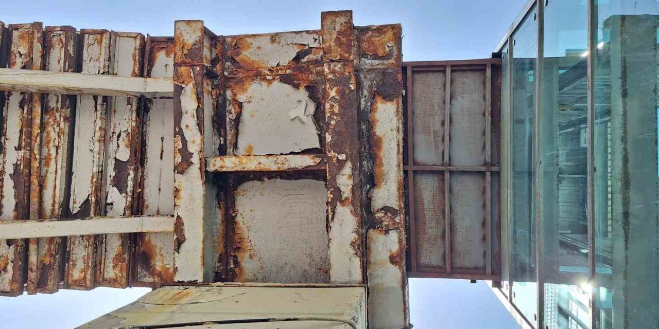 Bayrampaşa’da Yaya Üst Geçidindeki Korozyon Vatandaşları Korkutuyor