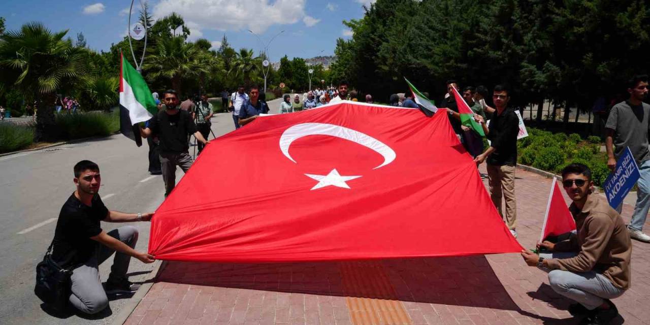 Kilis’te Öğrenciler Ve Akademisyenler Filistin’e Destek İçin Yürüdü