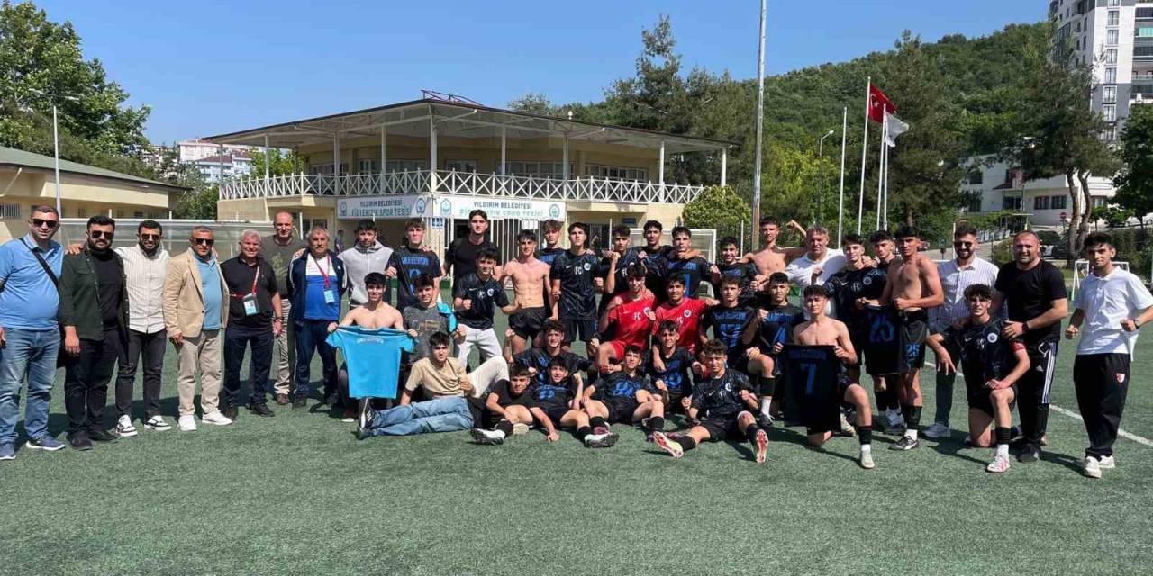 Gemlik Belediyespor U-17 Elit Ligi’nde Şampiyon