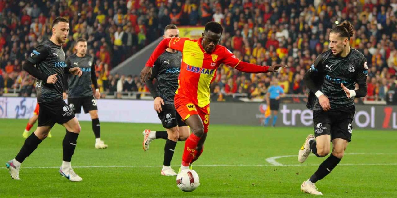 Göztepe, Anthony Dennis’in Sözleşmesini Uzattı