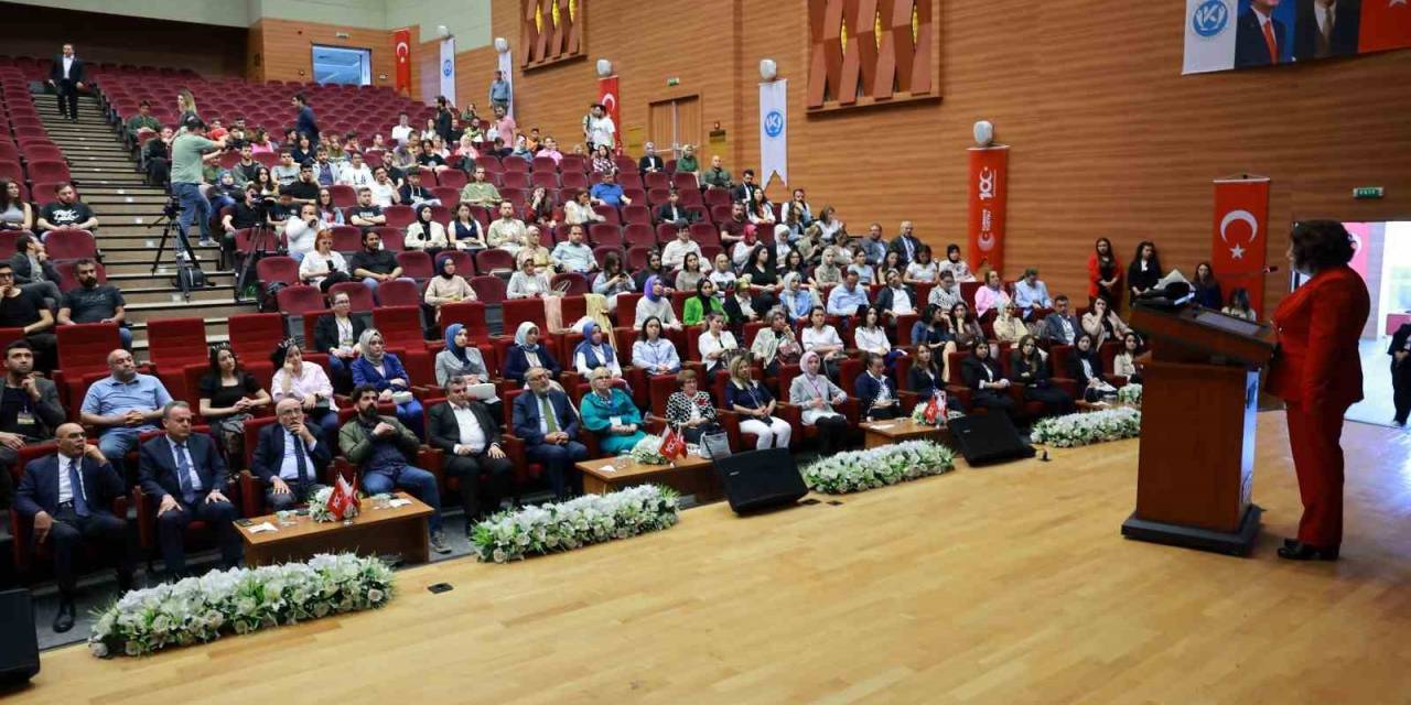 Kayseri Üniversitesi’nde ‘Güçlü Birey, Sağlıklı Aile Ve Gelişen Toplum’ Konulu Çalıştay Düzenlendi
