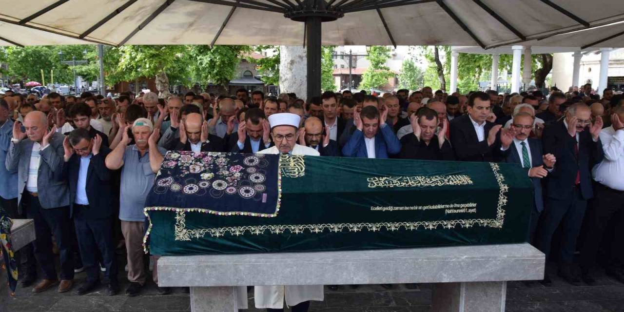 Eski Başkan Yücel Yılmaz’ın Annesi Son Yolculuğuna Uğurlandı