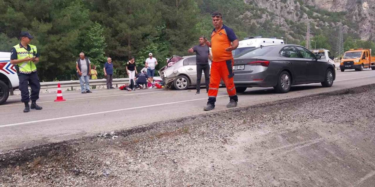 Otomobil Bariyere Çarptı: 4 Aylık Bebek Hayatını Kaybetti, 2 Kişi Yaralandı