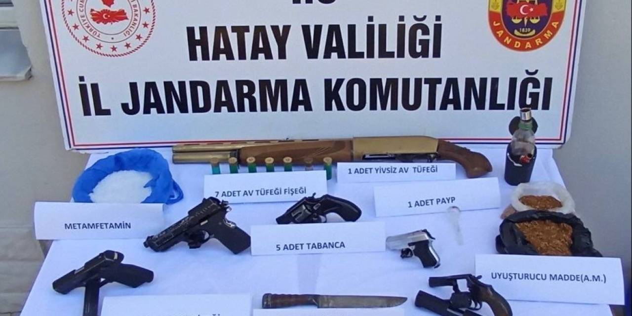 Şüphelilerin Evinde Yapılan Aramada Uyuşturucu Ve Tabanca Ele Geçirildi