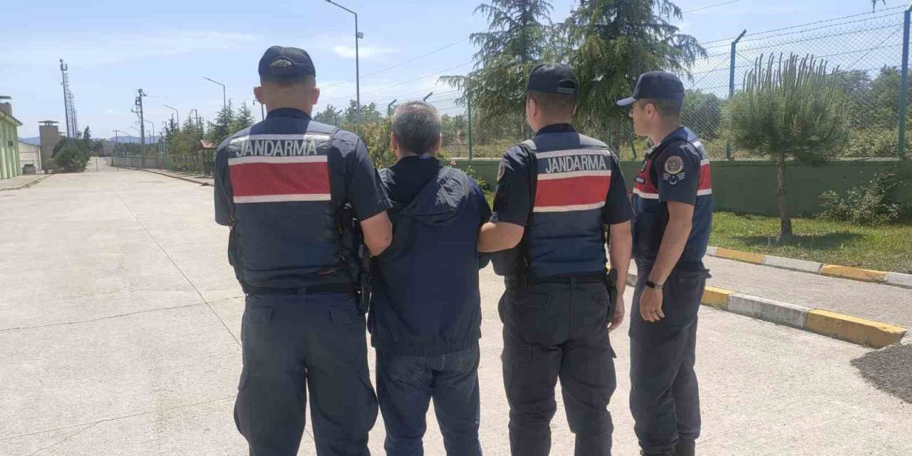 10 Yıl 10 Ay Hapis Cezası İle Aranan Şahıs Cenazede Yakalandı