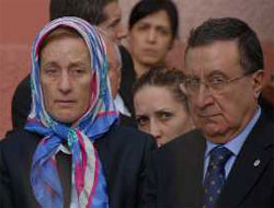 Bakan Kavaf, babasını defnetti