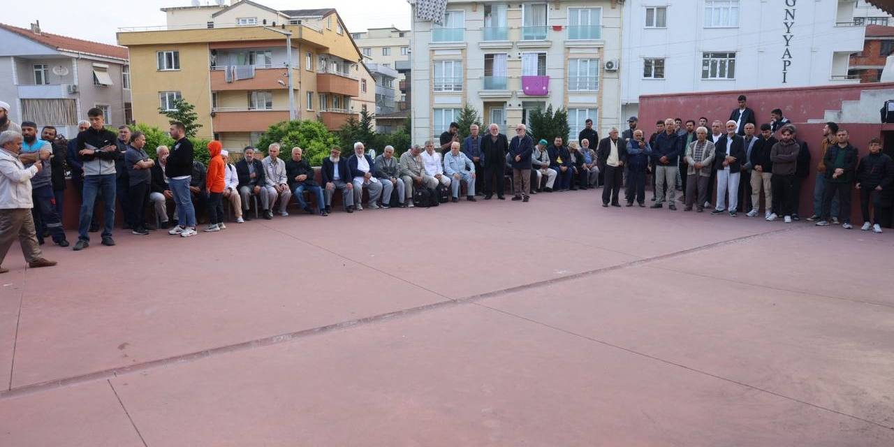 Çayırova’da Hacı Adayları Kutsal Topraklara Uğurlandı