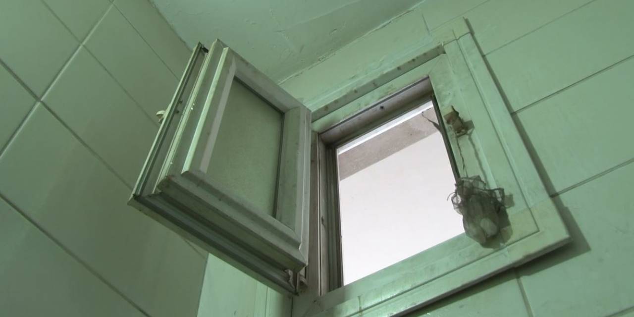 Esenyurt’ta Dükkana Tuvalet Penceresinden Giren Hırsız Pes Dedirtti