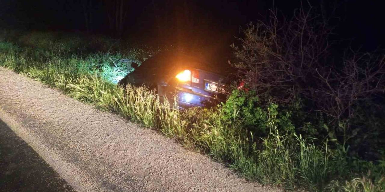 Kontrolden Çıkan Otomobil Toprak Alana Savruldu; 1 Kişi Yaralandı