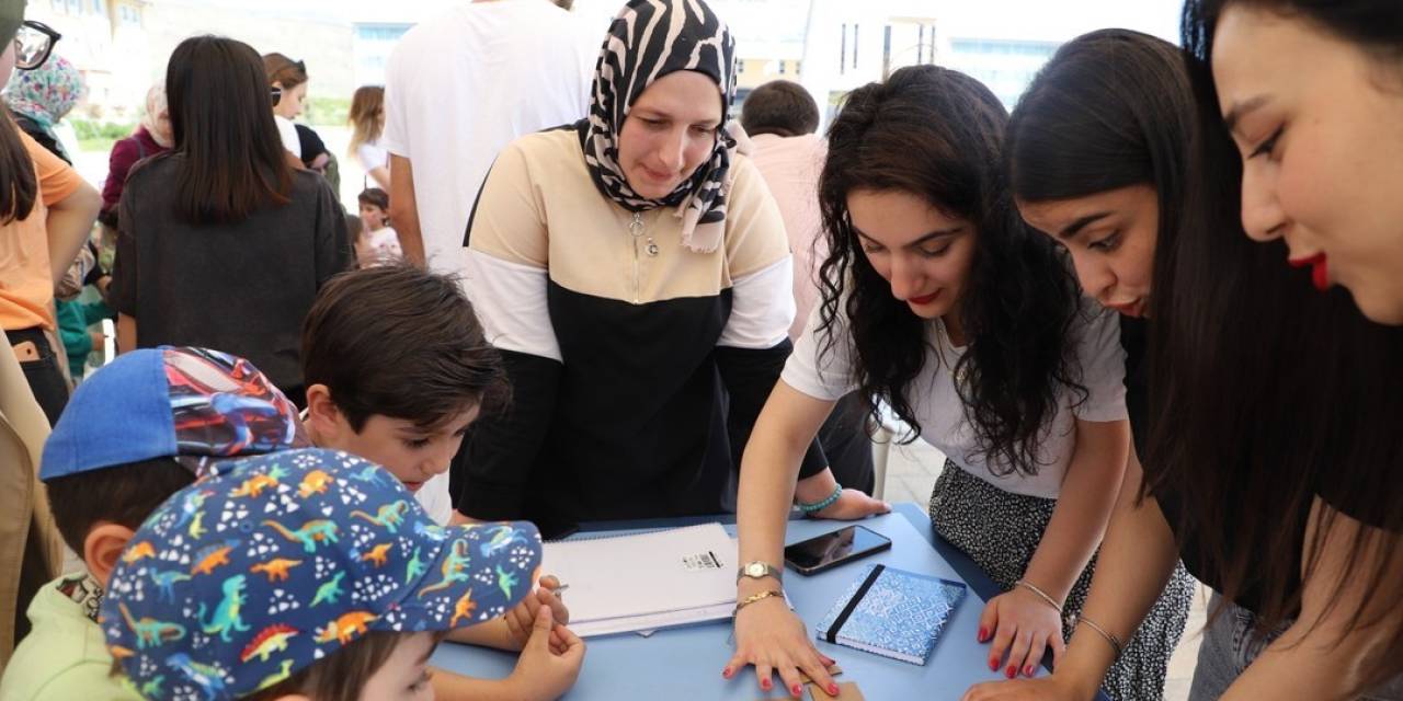 Ebyü’de Minik Üniversiteliler Bilim Ve Sanat Şenliği Düzenlendi