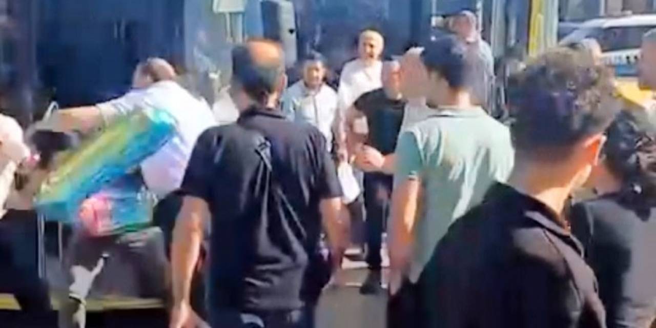 Bursa’da Taksi İle Belediye Otobüsü Şoförlerinin Kavgası Kamerada