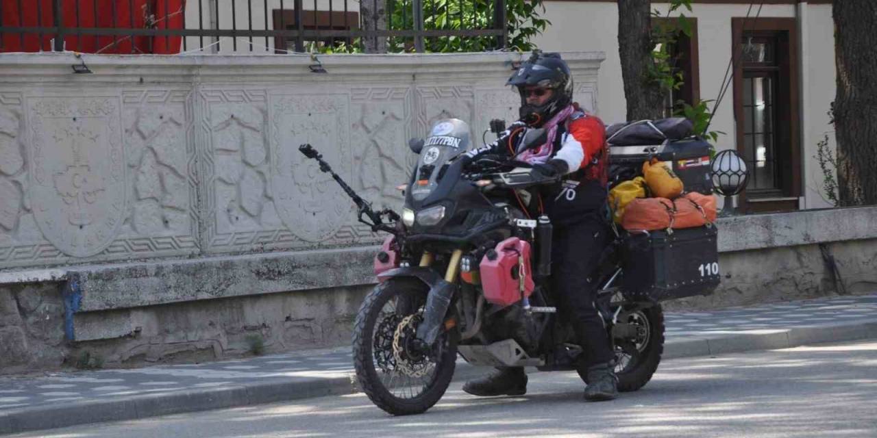 Taylandlı Turist Türkiye’yi Motosikletiyle Şehir Şehir Geziyor