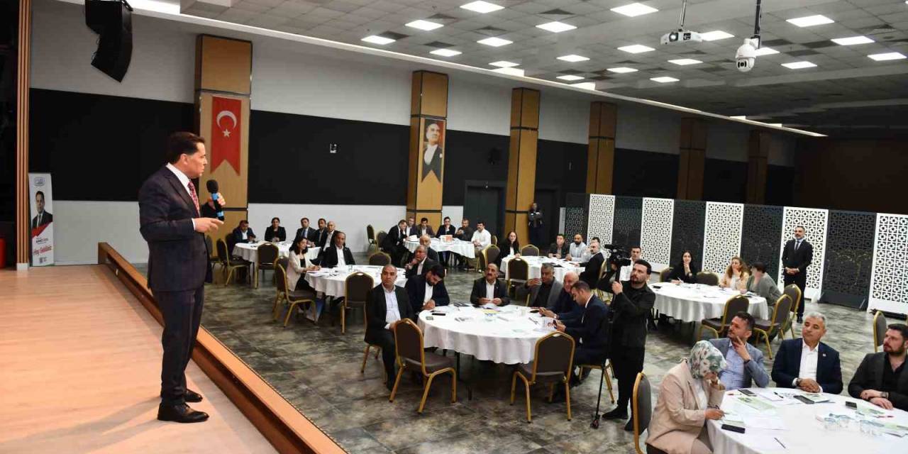 Esenyurt’ta Muhtarlar Çalıştayı Düzenledi