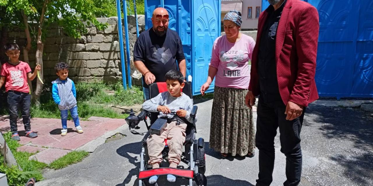 10 Yaşındaki Miraç Akülü Sandalyesine Kavuştu