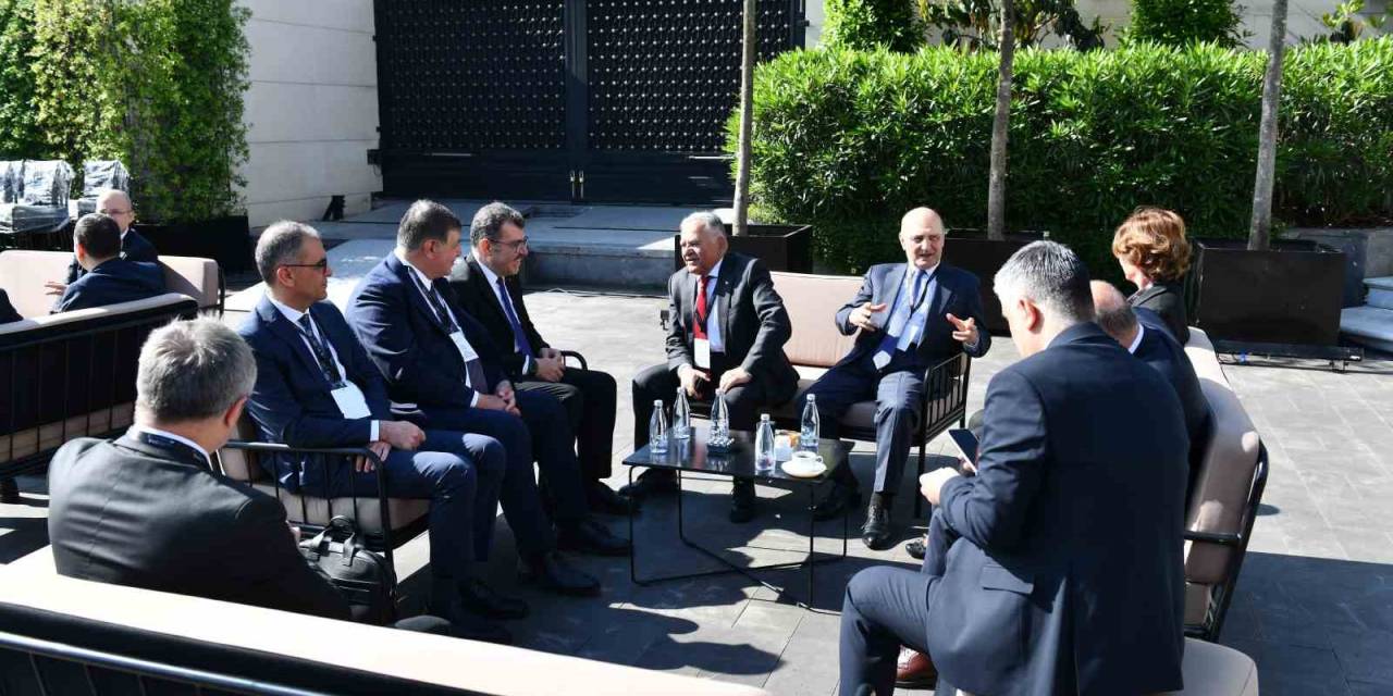 Başkan Büyükkılıç, İstanbul’da Teknoloji Liderleri Zirvesi’ne Katıldı