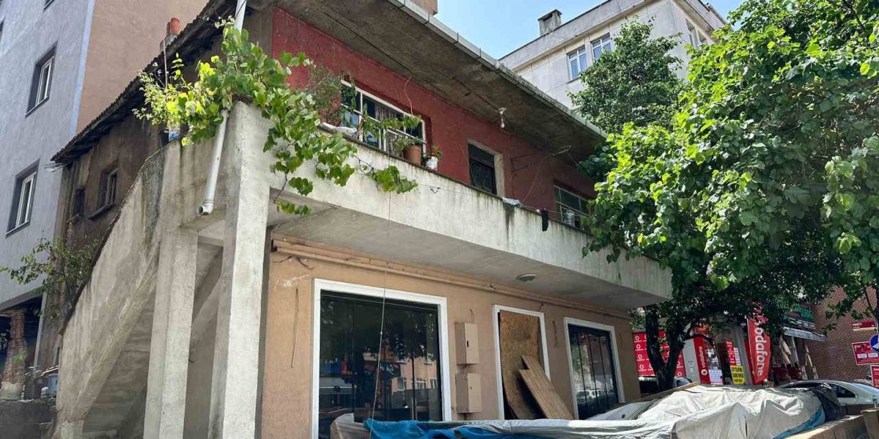 Ümraniye’de Miras Cinayeti: Annesi Ve Kardeşini Öldürdü