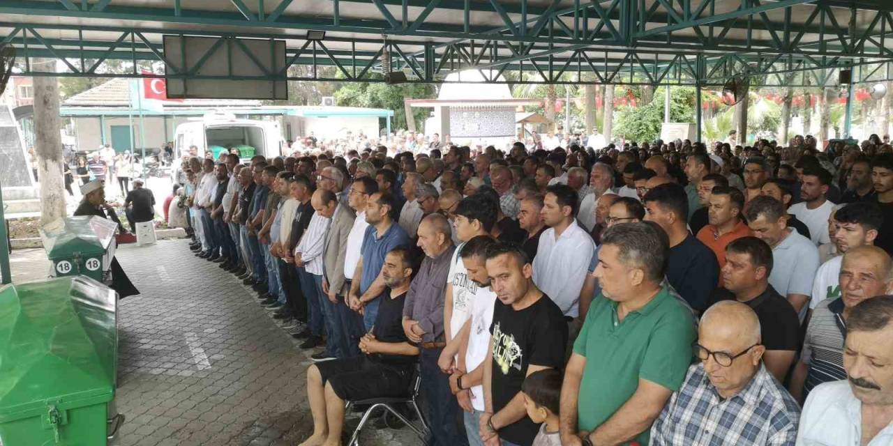 Yola Çıkan Köpeğe Çarpmamak İsterken Kaza Yaptı, 11 Yaşındaki Kızı Öldü