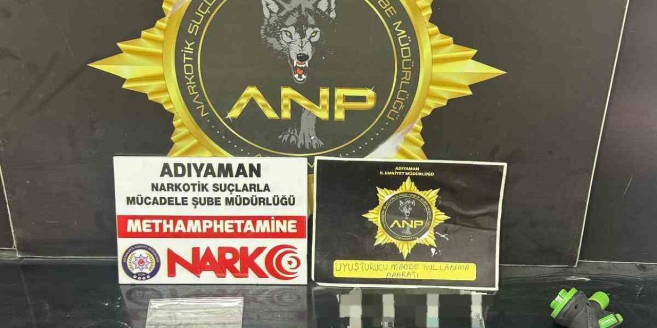 Şüpheli Şahısların Üzerinden Uyuşturucu Ve Silah Çıktı