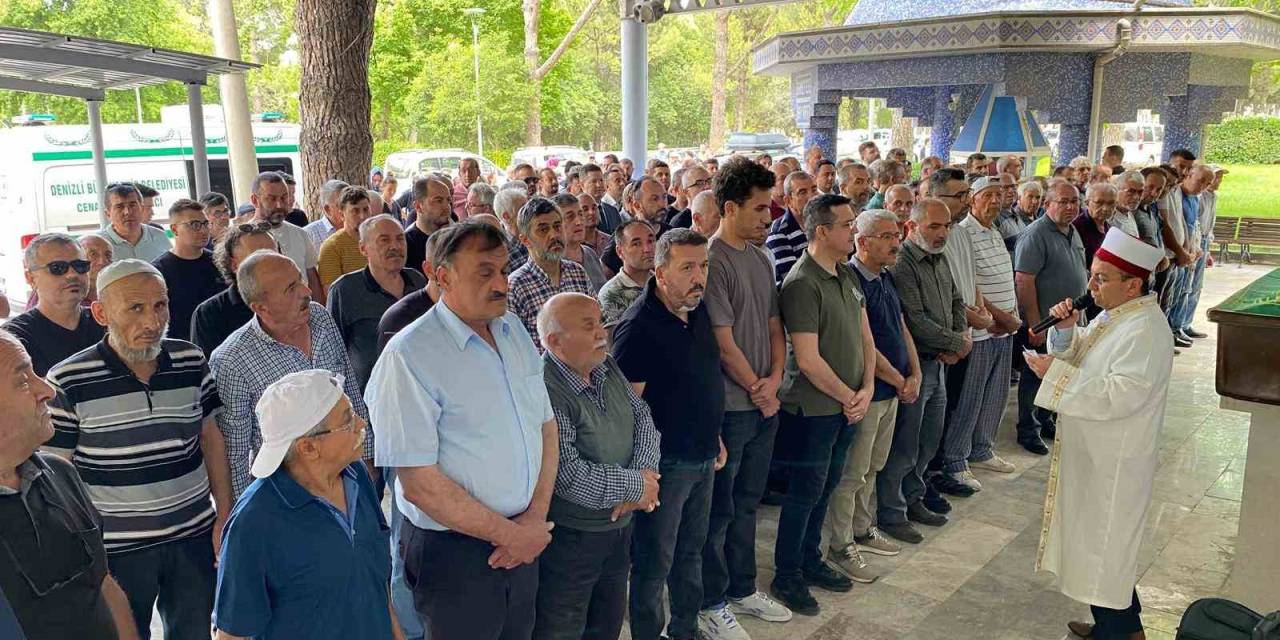 Öğrencileriyle Voleybol Oynarken Vefat Eden Öğretmen Toprağa Verildi