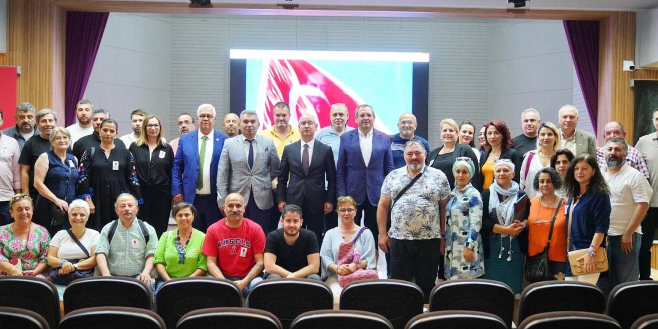 Ayvalık’ta Esnafla Yaz Sezonu Öncesi Değerlendirme Toplantısı Yapıldı